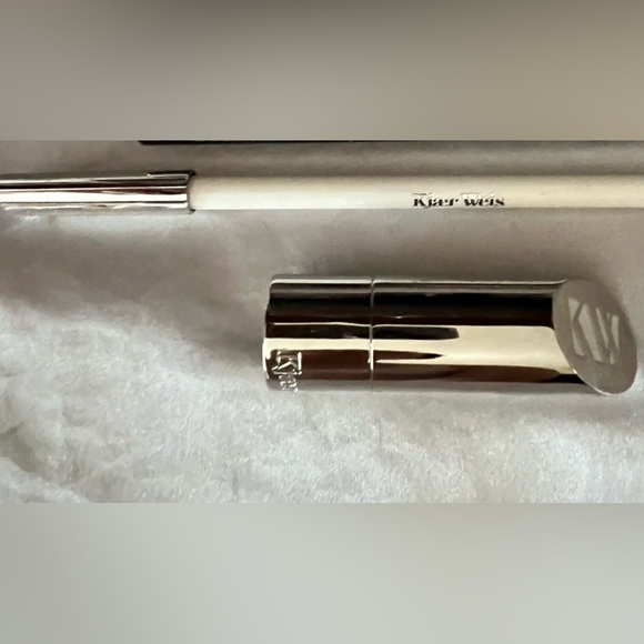 Kjaer Weis Lipstick and lipliner - Picture 2 of 4